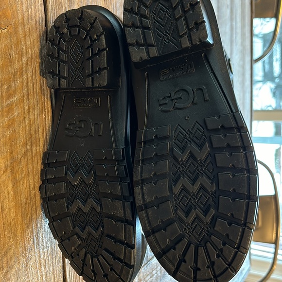 UGG rain boot. Size 8. - Picture 2 of 7